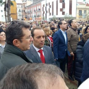 El portavoz de C's asiste a la misa del alba de la Cofradía del Cautivo y la Virgen de la Trinidad