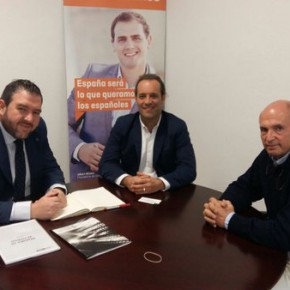 Juan Cassá se reúne con los ingenieros de Telecomunicación andaluces
