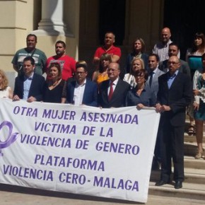 Minuto de silencio por la última víctima de la violencia contra la mujer en Sevilla