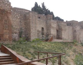 C's logra que Urbanismo ejecute el arreglo del mirador en la ladera norte de la Alcazaba