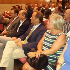 Cassá asiste a la presentación del hotel rascacielos del dique de Levante