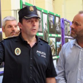 Cassá asiste a la inauguración de la muestra de fotografías de la Policía Local de Málaga