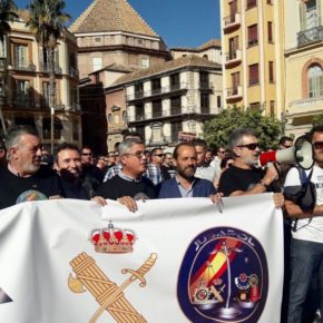 Ciudadanos Málaga asiste a la concentración por la equiparación salarial de la Policía y Guardia Civil