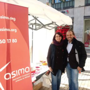 Cassá visita el stand de Asima en el Día Mundial del Sida