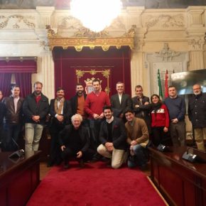 Carballo recibe a la Agrupación Centro de Cs Málaga en su visita al Ayuntamiento